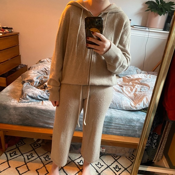 Group by Babaton cashmere sweatsuit - Picture 12 of 12